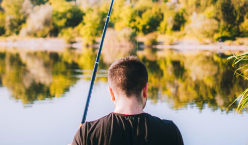 Horgászat a Balaton partján